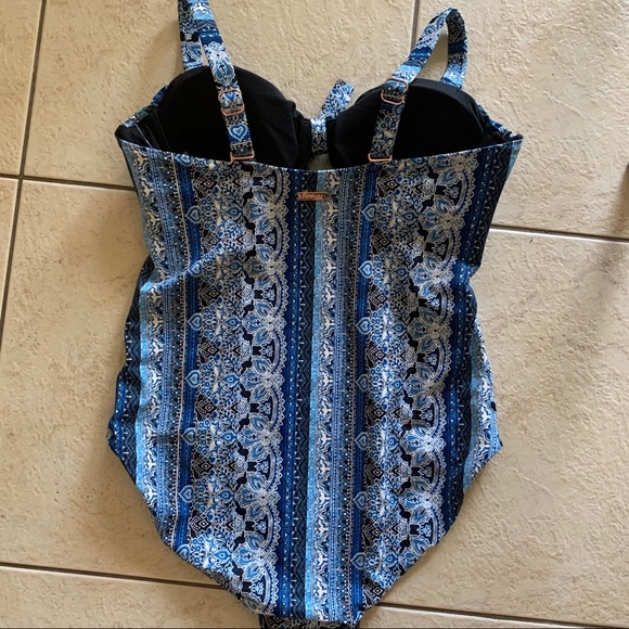 Raisins Curve Byron Bay Onepiece Swimsuit NWT - Picture 2 of 8